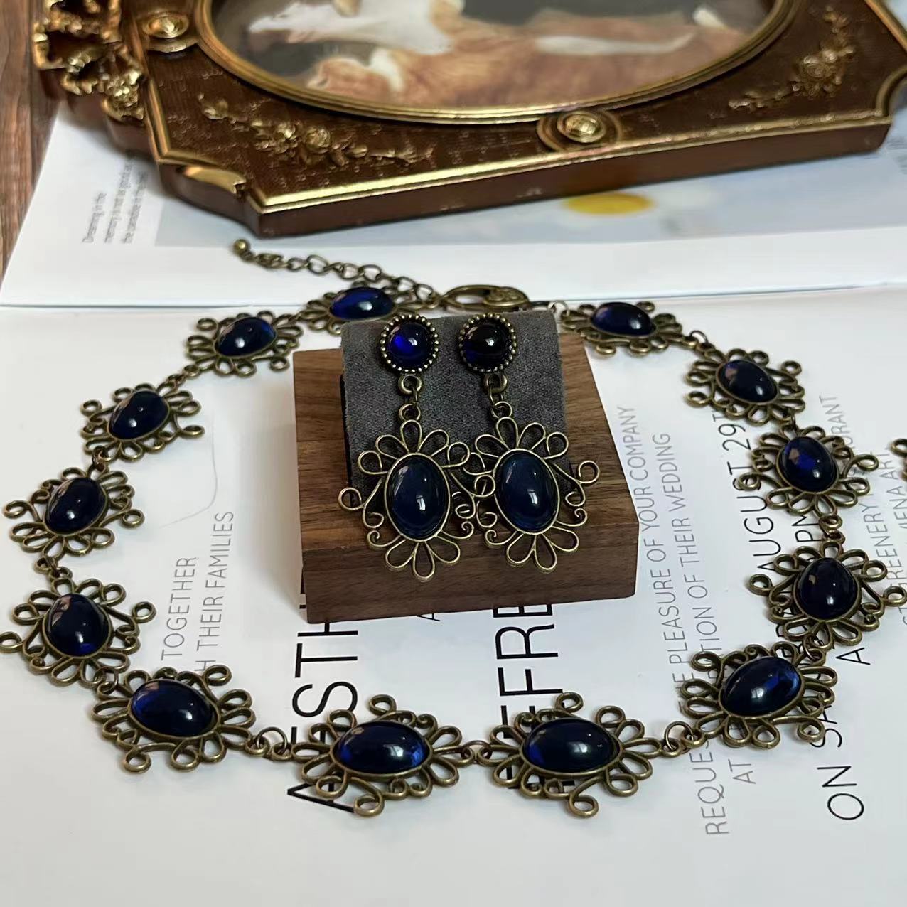 Historical Queen Anne Boleyn H - огляд і ціна Women Accessories Bracelet